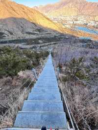 拉薩南山公園可以俯瞰拉薩