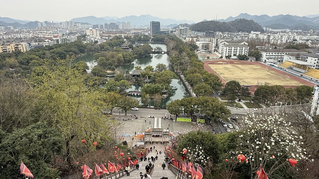 古城牆上觀東湖