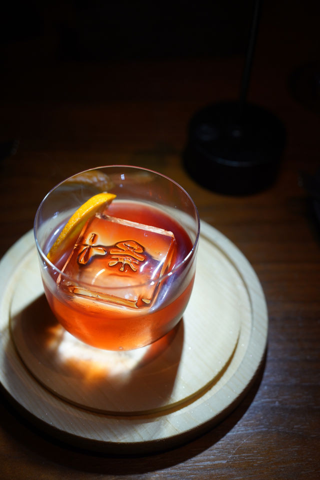 在北京 喝了一杯雍和宮味兒的酒