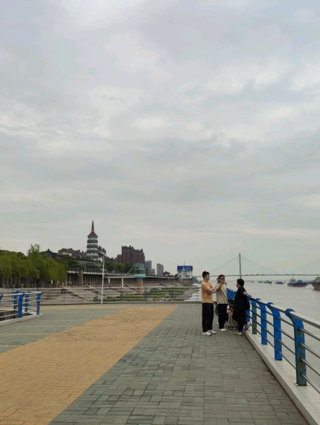 江畔風光：體驗長江的壯闊與柔美