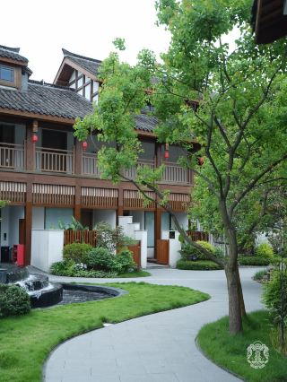 Weekend Family Plan | Make Friends with Deer in the Courtyard