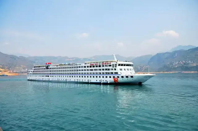 老牌旗艦隊萬噸級別之黃金遊輪。