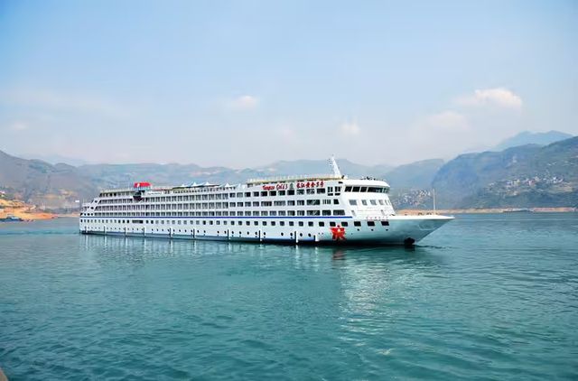 老牌旗艦隊萬噸級別之黃金遊輪。
