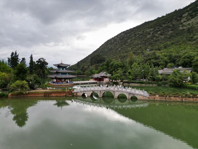 麗江人私藏嘅「日照金山」打卡位！喺黑龍潭將雪山捧入鏡頭