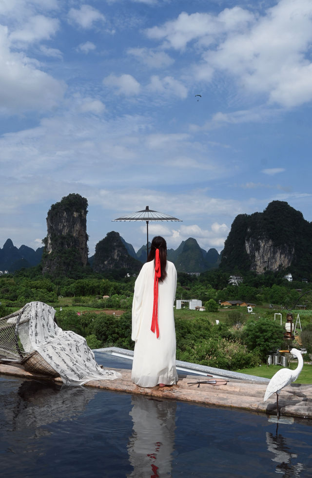 無白嚟！！激讚陽朔呢間酒店嘅超靚落地窗景