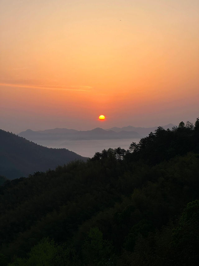 躲進杭州山野，在草塗溫泉美宿泡進雲端裡