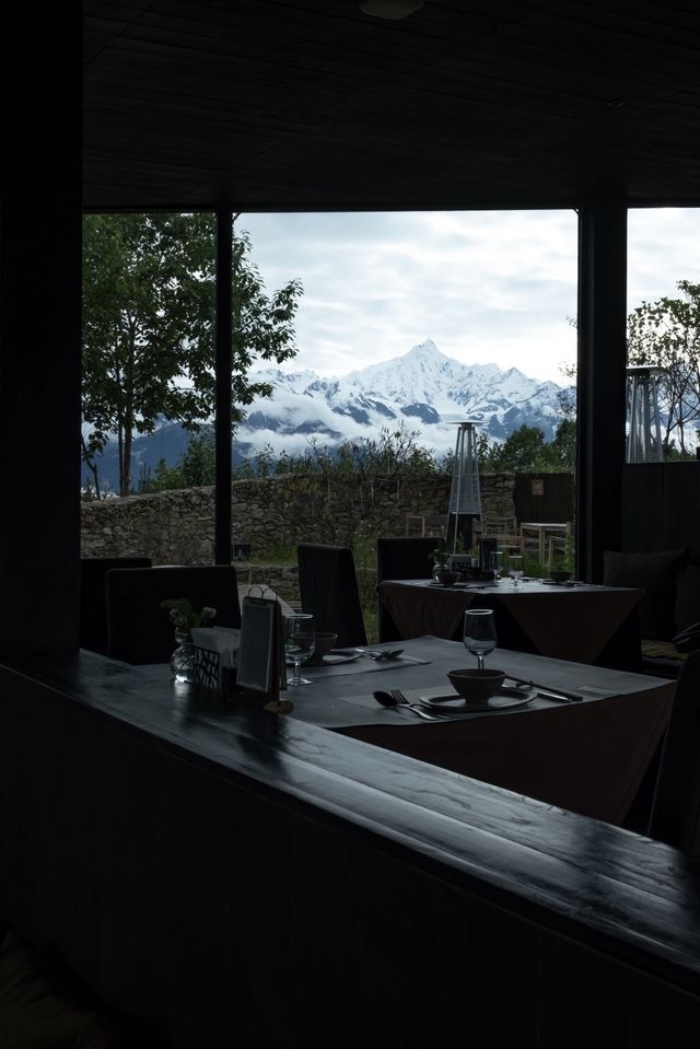 在梅里雪山醒來｜既下山VS泊度，神仙酒店怎麼選？