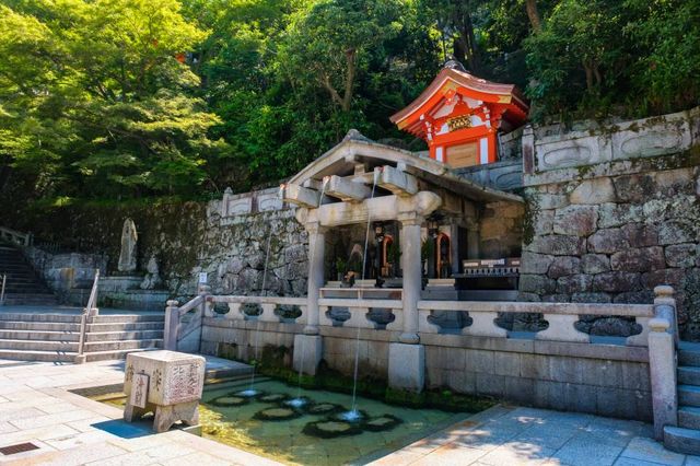日本清水寺：懸於音羽山的千年舞台