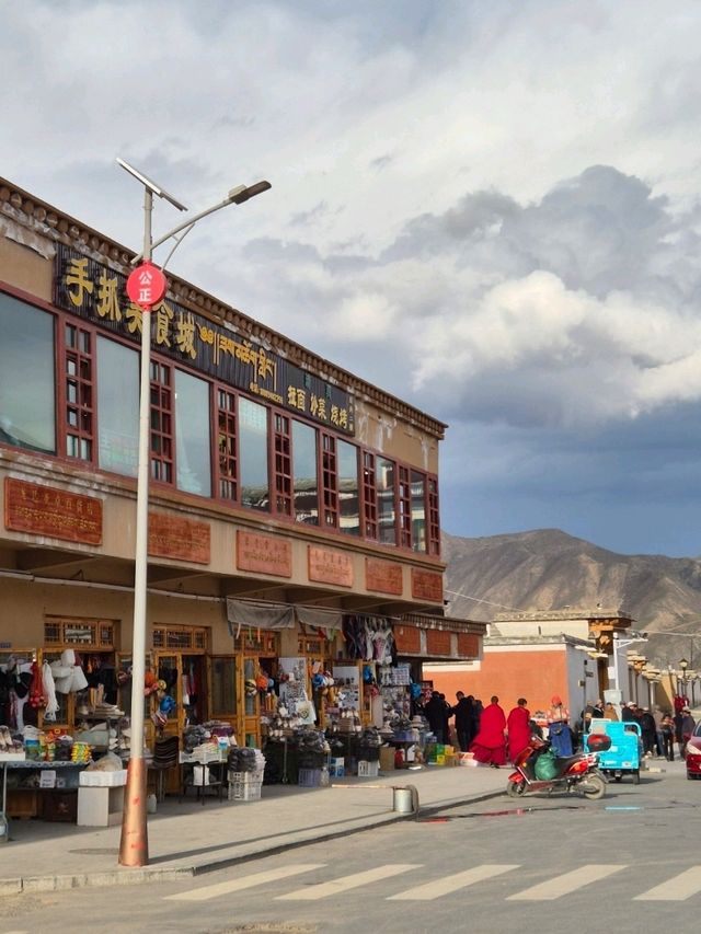 Xiahe's Streets: Where Two Worlds Meet