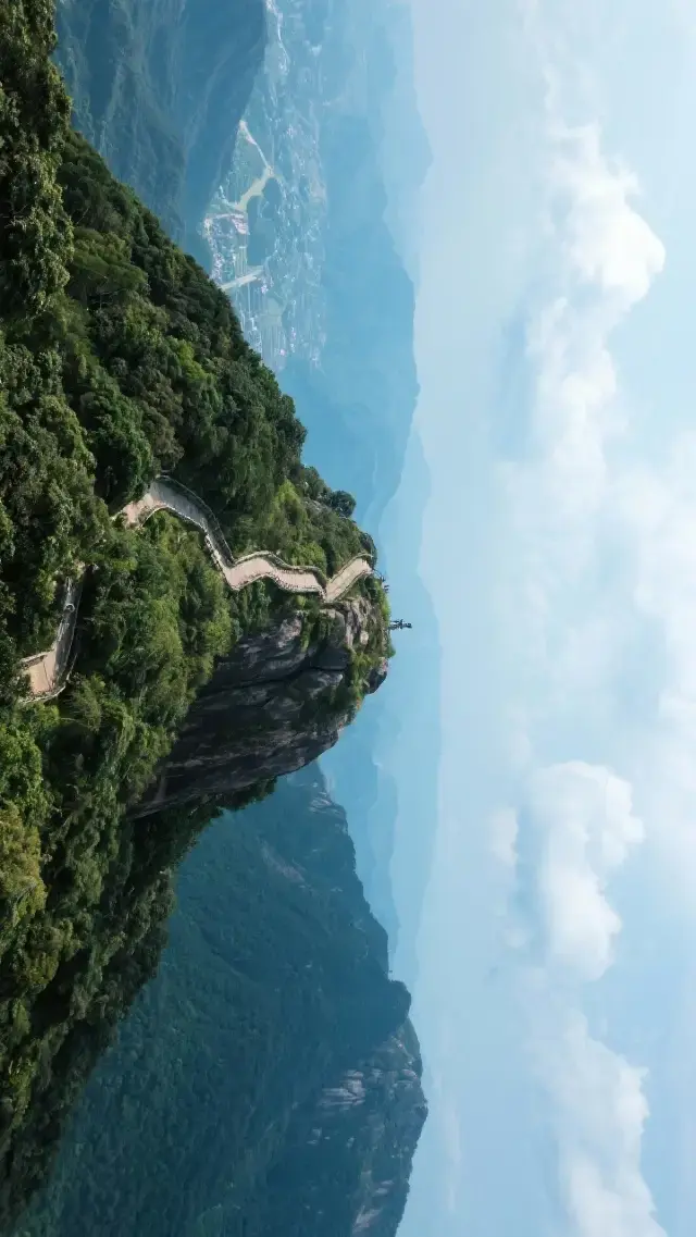 Wutong Mountain Summit Guide in Shenzhen