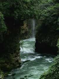 地球最美裂縫！喀斯特地貌封神之作！貴州你深藏不露啊