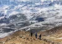 雪山之眸：野馬海子與貢嘎山系的冬日對話