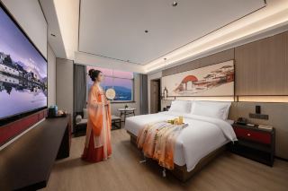 ตั้งอยู่ติดกับเมืองโบราณว่านไจ๋! โรงแรมสไตล์มินิมอลสมัยราชวงศ์ซ่งแห่งนี้สวยงามน่าทึ่งมาก!