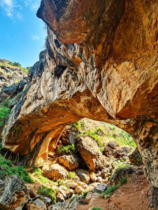 Tiansheng Bridge in Midu, Dali: A Millennium of Stone Charm in the Canyon.