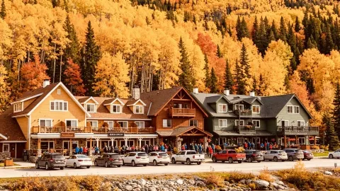 カナダの紅葉狩り、予約のタイミングにご注意を — traveler post in ハミルトン