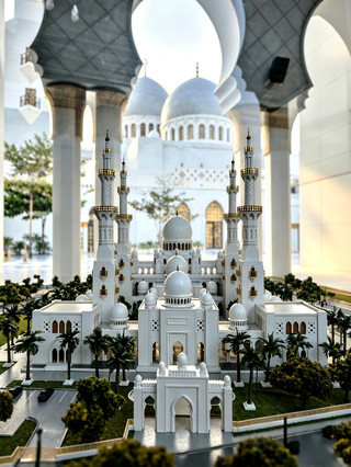 A Replica of the Abu Dhabi Sanctuary: Solo's Pure White Mosque | Sheikh Zayed Grand Mosque