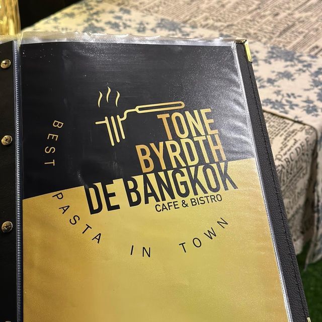 Tone Byrdth De Bangkok  นั่งชิคๆแบบมีสไตล์