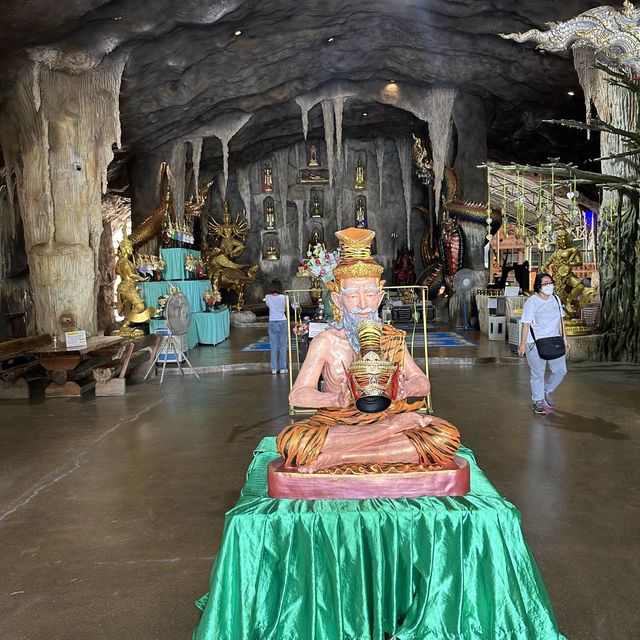 Worship the king of nagas @ the temple Nont.🇹🇭