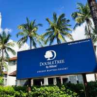 DOUBLETREE BY HILTON PHUKET เรียบง่ายใกล้หาด