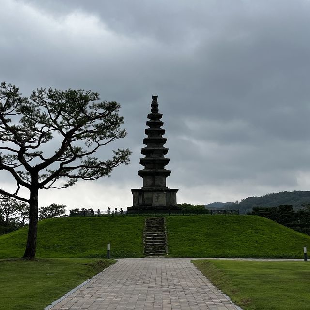 아름다운 호수를 보며 즐기는 여유로운 산책, 충주 중앙탑