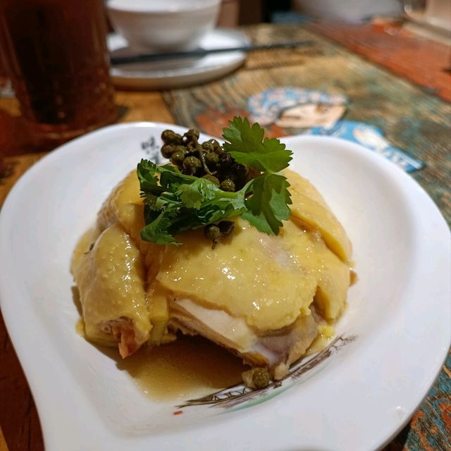 「銅鑼灣川菜，藤香雞$66」