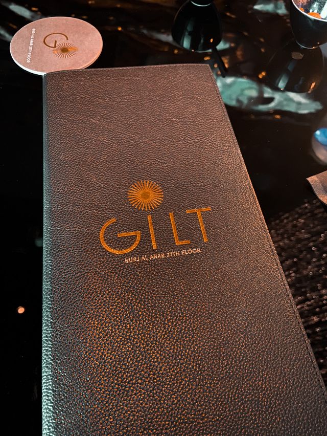 奢華之境：Gilt 酒吧的金色夜晚，Dubai海景盡收眼底