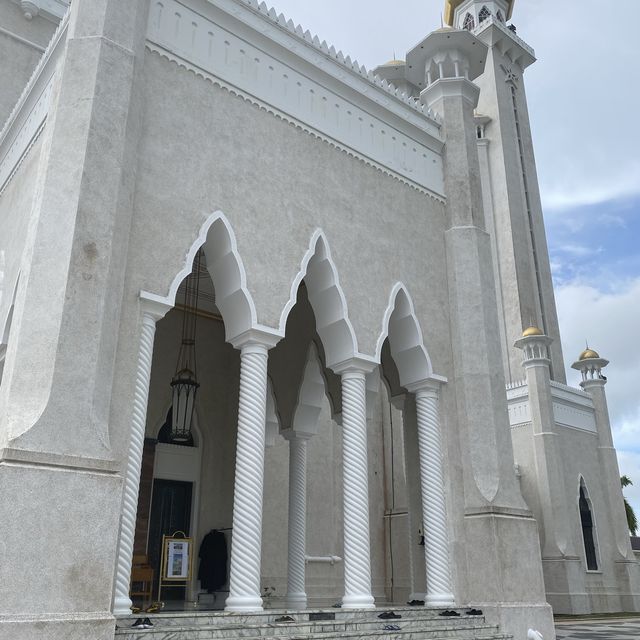 Omar Ali Saifuddien Mosque