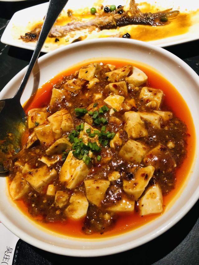 氣氛滿滿的中菜