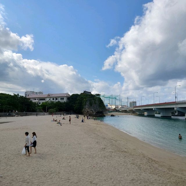 都市型ビーチは市民のオアシス　～　波の上ビーチ