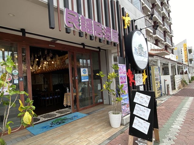 夜は三線ライブがあるそうです。ランチタイムはチャンプル定食『海物語 石垣島店』