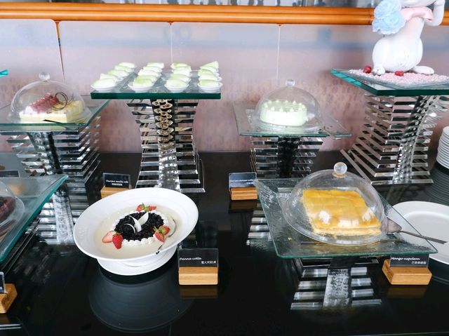 有生蠔有長腳蟹。超抵食款多午餐自助餐