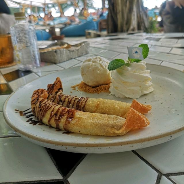 Cave Beach Club คาเฟ่ริมทะเล สไตล์บาหลี
