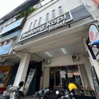 Cafe with affordable eats, pretty atmosphere