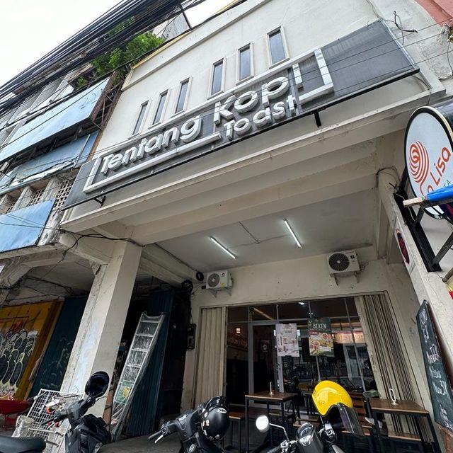 Cafe with affordable eats, pretty atmosphere