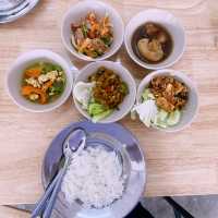 ข้าวแกง 10 บาท : บ้านโฮ่งโภชนา