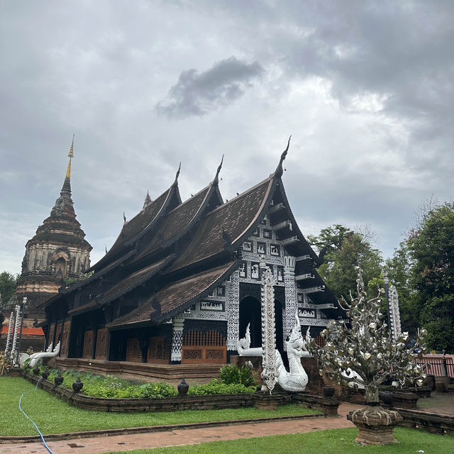 "ถ้าไม่รักจริง อย่าอธิษฐาน" ณ วัดโลกโมฬี📍