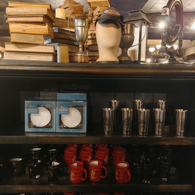 ホグワーツのトランクモチーフがたくさん！USJハリーポッターエリア