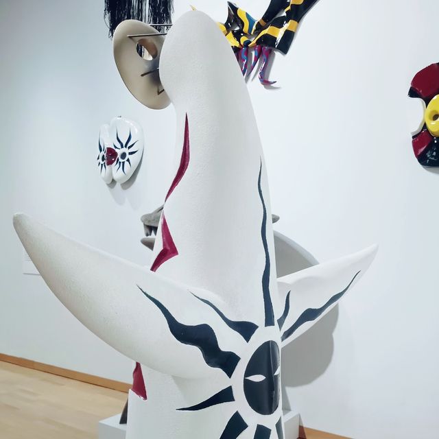 川崎市岡本太郎美術館