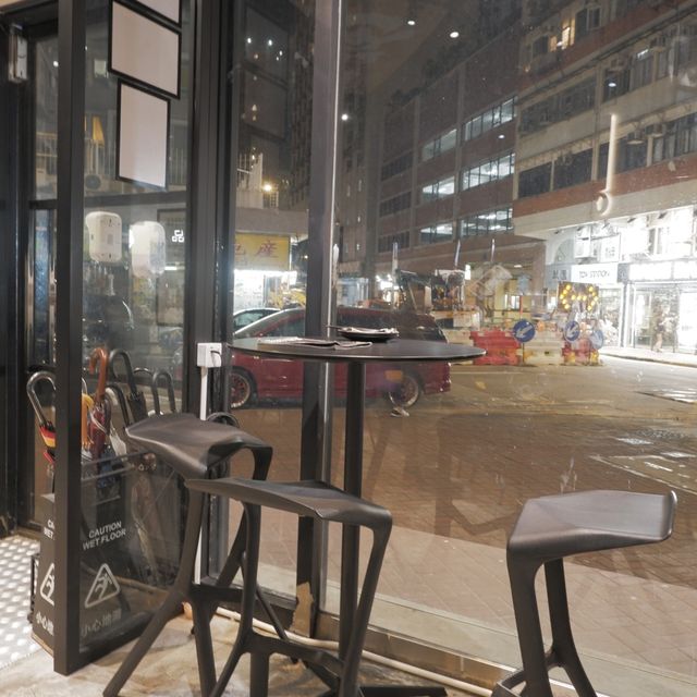 素黑咖啡店,梳乎厘和千層酥出色 素黑咖啡店,梳乎厘和千層酥出色