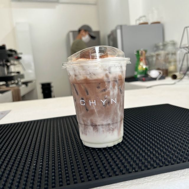 CHYN CAFE คาเฟ่มินิมอล กลางเมืองศรีสะเกษ