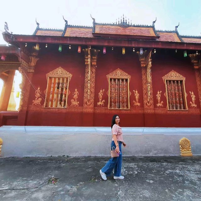 เดินเที่ยวถนนศรีสว่างวงค์ @หลวงพระบาง