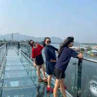 สะพานกระจกเมืองกาญจนบุรี​