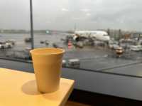 羽田空港第1ターミナル。保安検査場内の有料ラウンジ『Power Lounge North』
