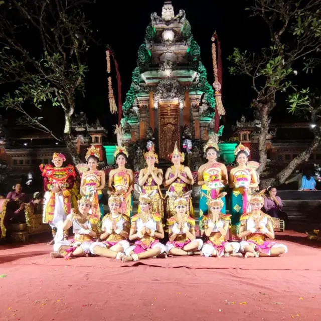 Must watch in Bali: traditional dance performance 