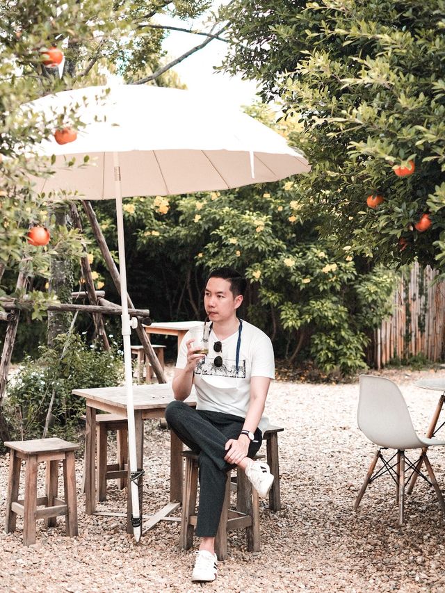 April Flavours Cafe 🍊