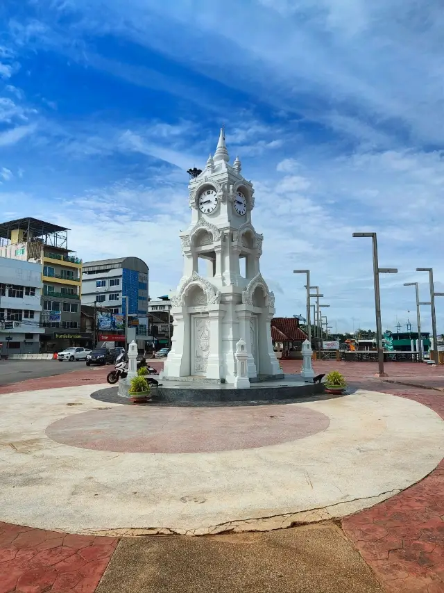 The White Clock Tower of Surat Thani👍🏻