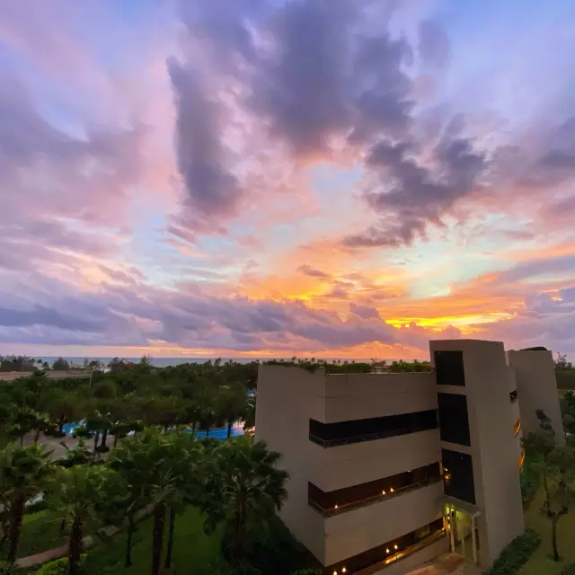 🏢 Funky Modern Beach Resort