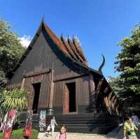 "清萊黑廟：泰國藝術與靈性的奇幻探索之旅"