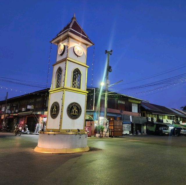 ตลาดเก่า 120 ปี ... Street Art วังทอง