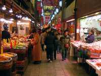 Nishiki Market (錦市場, Nishiki Ichiba)